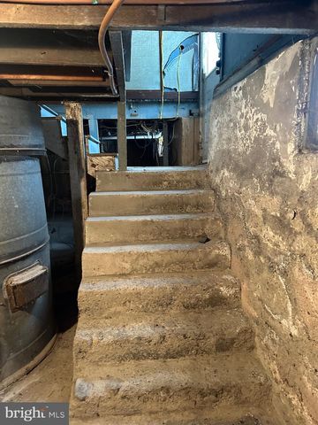 142 BROAD ST, Milroy, PA 17063