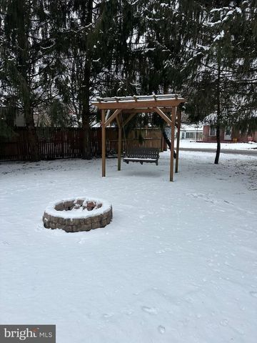 142 BROAD ST, Milroy, PA 17063