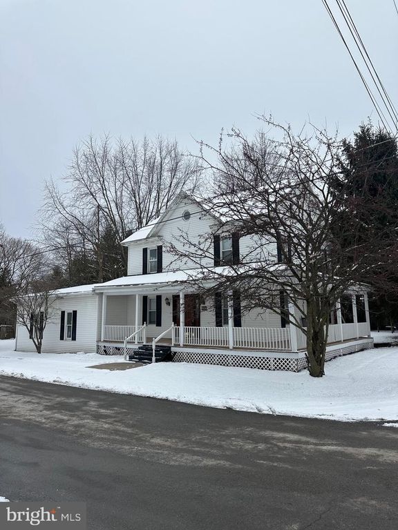 142 BROAD ST, Milroy, PA 17063