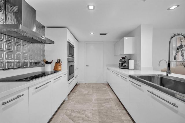 200 Sunny Isles Boulevard TH205, Sunny Isles Beach, FL 33160