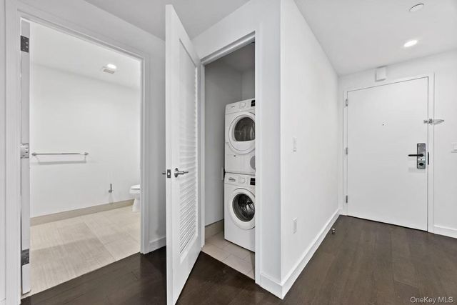 131-03 40th Road 16D, Flushing, NY 11354