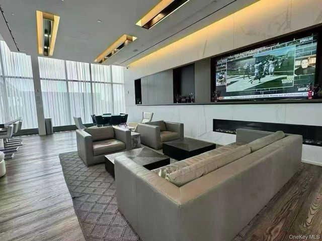 131-03 40th Road 16D, Flushing, NY 11354