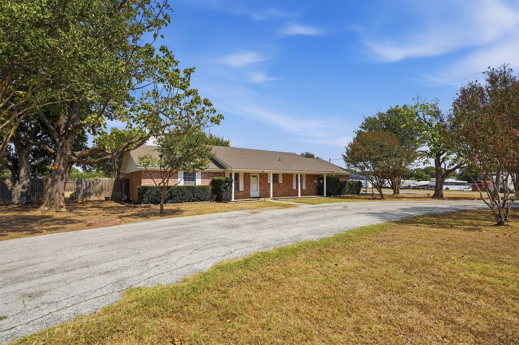 6880 Sandy Beach Road, Azle, TX 76020 — photo 2