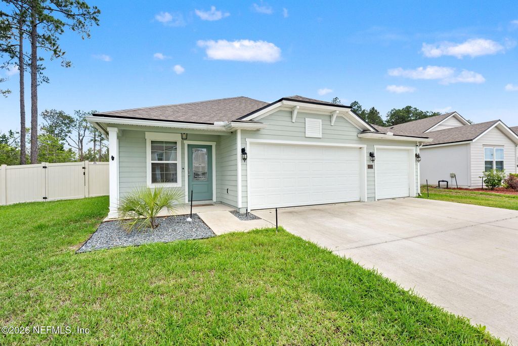 66132 EDGEWATER Drive, Yulee, FL 32097