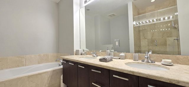 410 Evernia Street 827, West Palm Beach, FL 33401