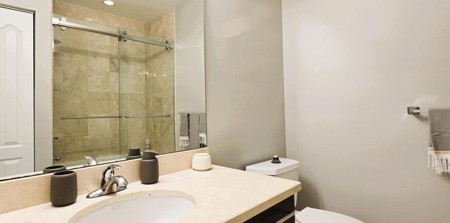 410 Evernia Street 827, West Palm Beach, FL 33401