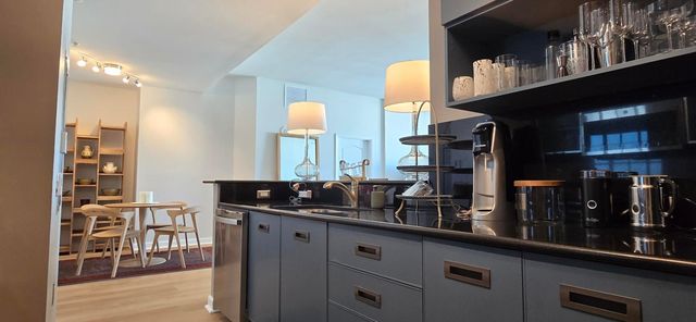 410 Evernia Street 827, West Palm Beach, FL 33401