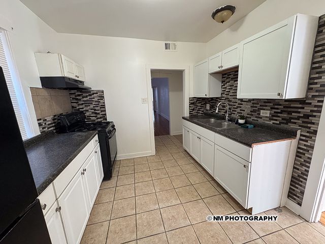 7741 S Yates Boulevard 2, Chicago, IL 60649