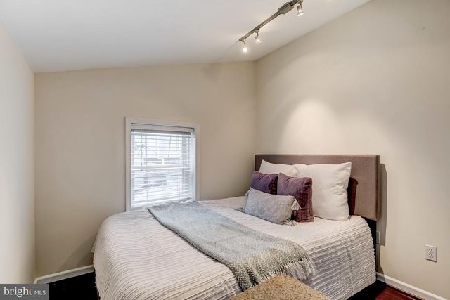 1125 S CHARLES ST, Baltimore, MD 21230