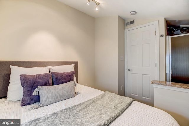 1125 S CHARLES ST, Baltimore, MD 21230