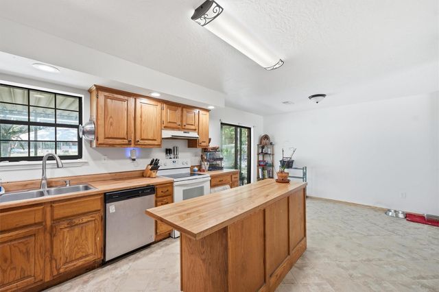 39 Wood Lodge Drive, Huntsville, TX 77320