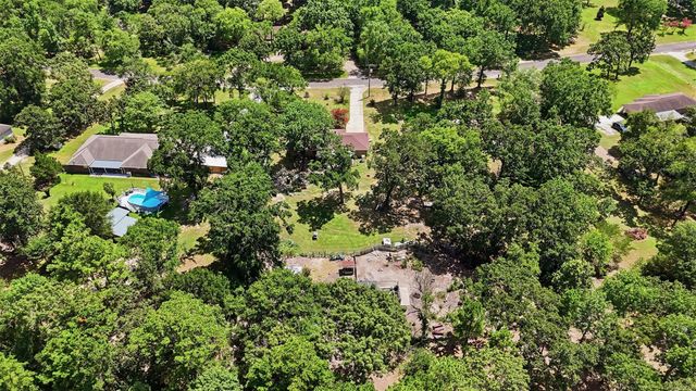 39 Wood Lodge Drive, Huntsville, TX 77320