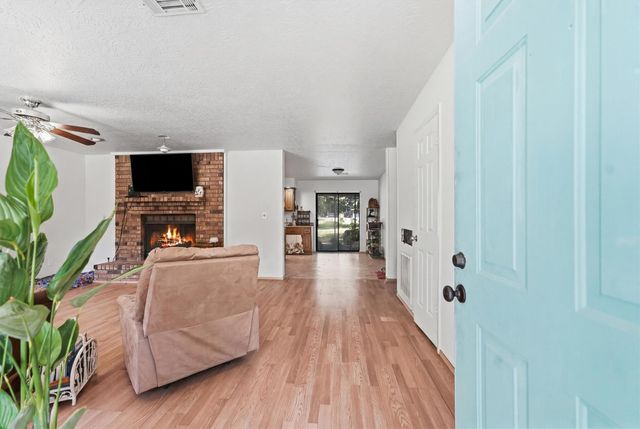 39 Wood Lodge Drive, Huntsville, TX 77320