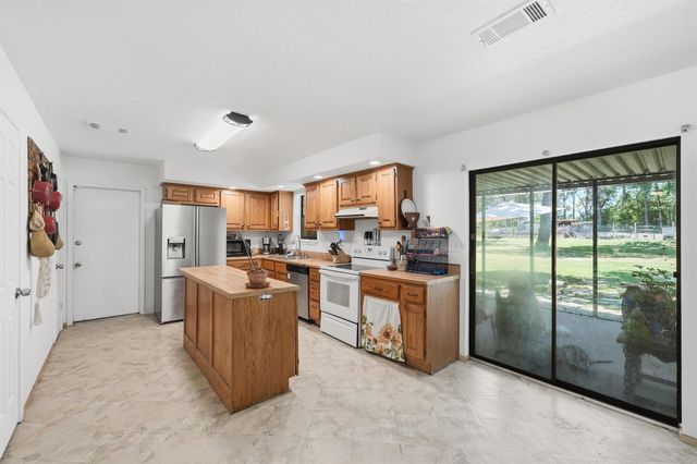 39 Wood Lodge Drive, Huntsville, TX 77320