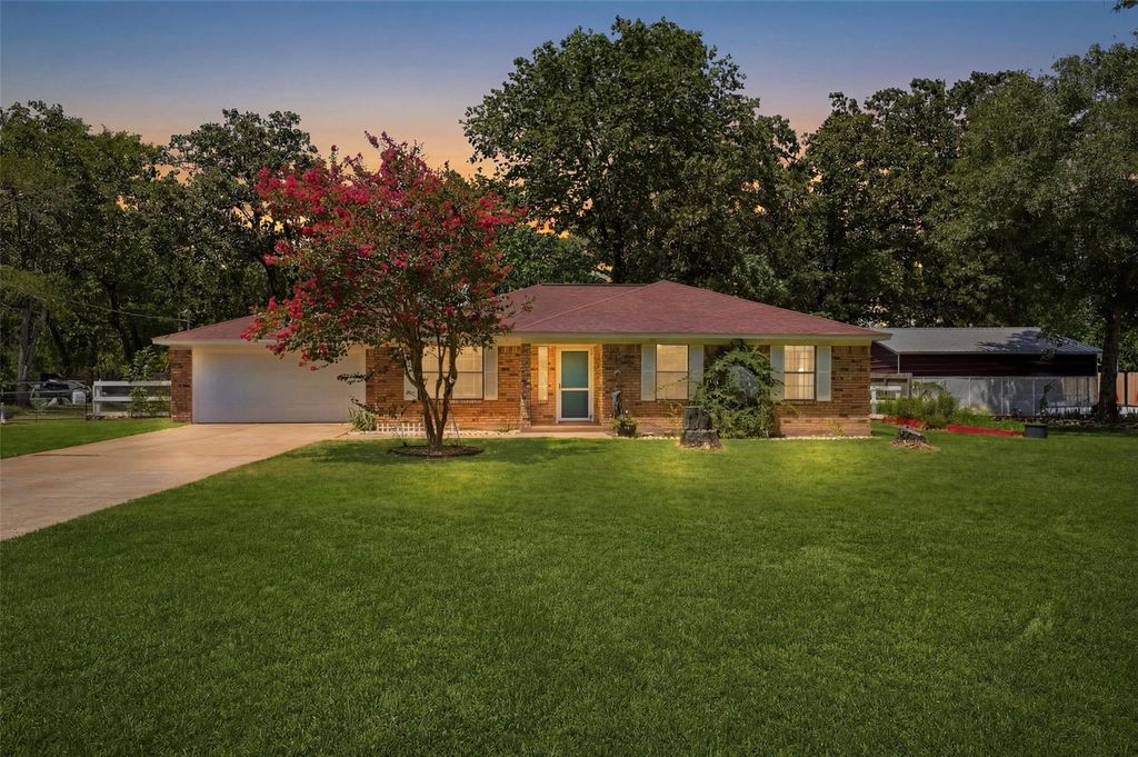 39 Wood Lodge Drive, Huntsville, TX 77320