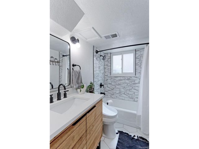 6552 Owens Ct, Arvada, CO 80004