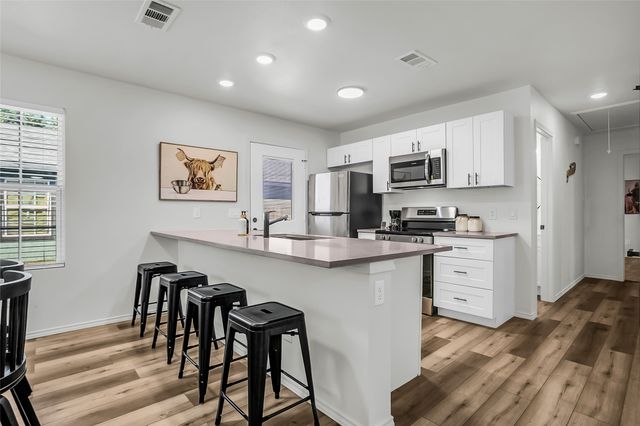 308 S 3rd, Bonham, TX 75418