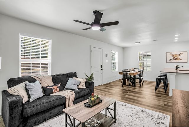 308 S 3rd, Bonham, TX 75418