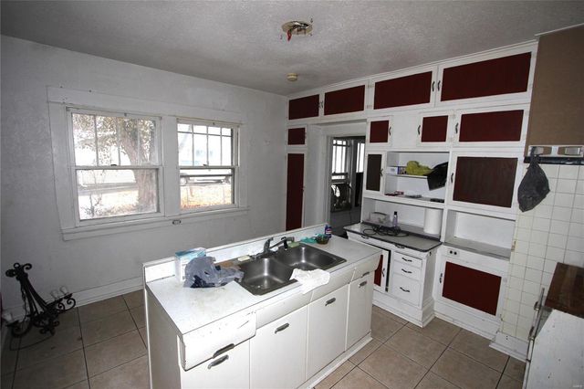 20 E Oak Street, Bonne Terre, MO 63628