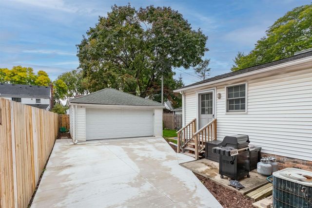 409 Madison Street, Grosse Pointe Farms, MI 48236