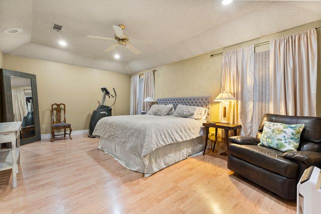 9604 Savannah Avenue, Lubbock, TX 79424