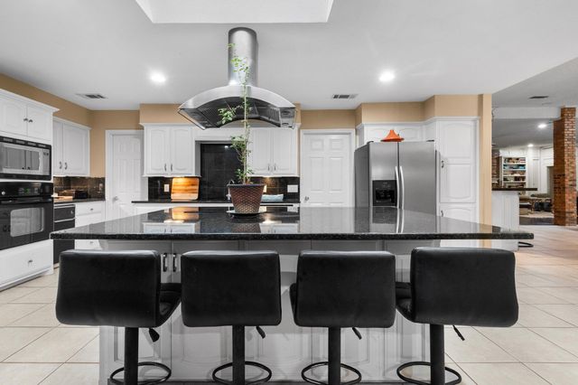 9604 Savannah Avenue, Lubbock, TX 79424