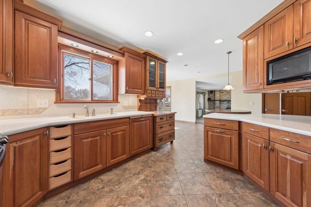 4363 Bramblewood Avenue, Vadnais Heights, MN 55127