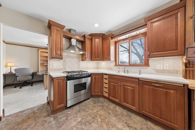 4363 Bramblewood Avenue, Vadnais Heights, MN 55127