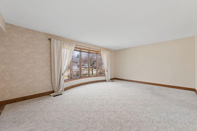 4363 Bramblewood Avenue, Vadnais Heights, MN 55127