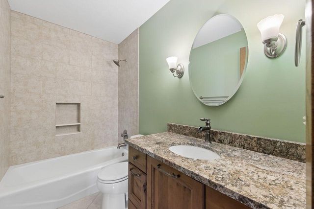 4363 Bramblewood Avenue, Vadnais Heights, MN 55127