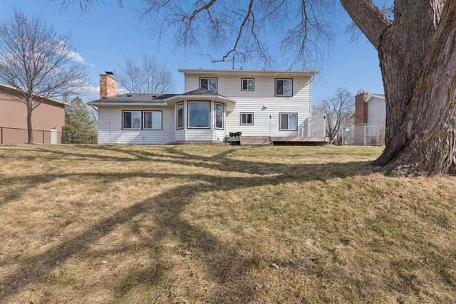 4363 Bramblewood Avenue, Vadnais Heights, MN 55127