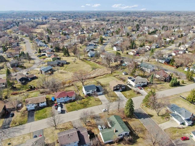 4363 Bramblewood Avenue, Vadnais Heights, MN 55127