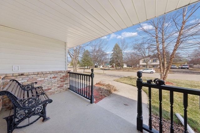 4363 Bramblewood Avenue, Vadnais Heights, MN 55127