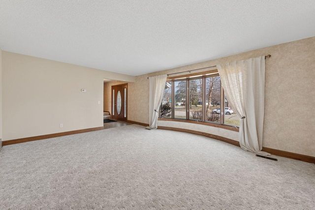 4363 Bramblewood Avenue, Vadnais Heights, MN 55127