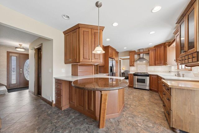 4363 Bramblewood Avenue, Vadnais Heights, MN 55127