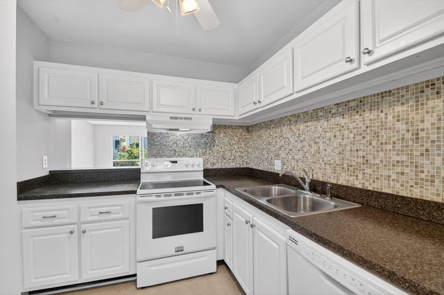 1432 S Lakeside Drive 4, Lake Worth Beach, FL 33460