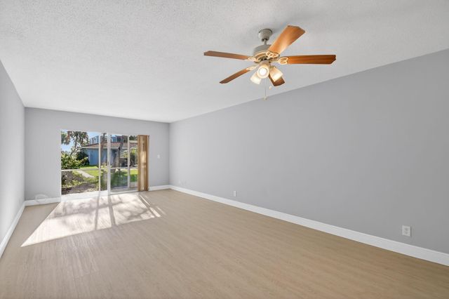1432 S Lakeside Drive 4, Lake Worth Beach, FL 33460