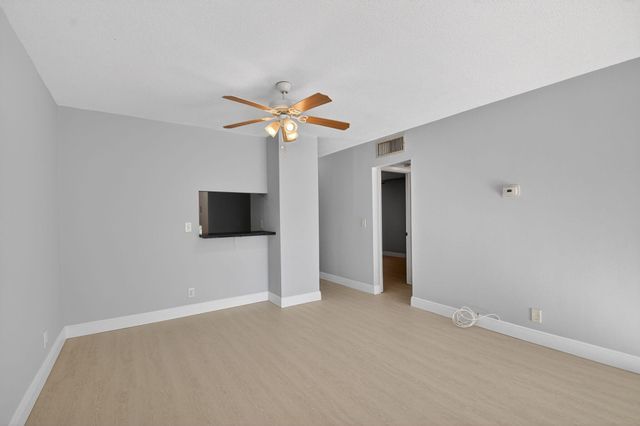 1432 S Lakeside Drive 4, Lake Worth Beach, FL 33460