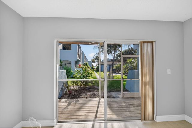 1432 S Lakeside Drive 4, Lake Worth Beach, FL 33460