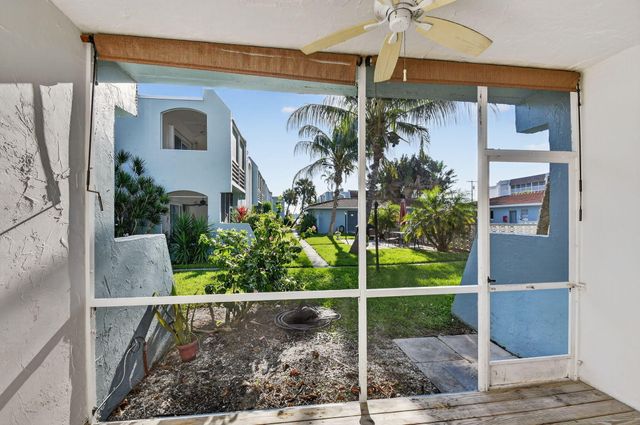 1432 S Lakeside Drive 4, Lake Worth Beach, FL 33460