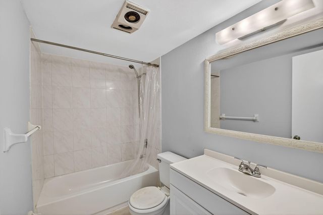 1432 S Lakeside Drive 4, Lake Worth Beach, FL 33460