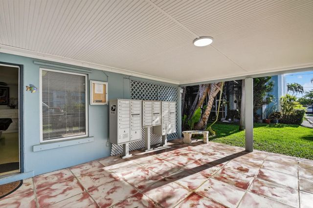 1432 S Lakeside Drive 4, Lake Worth Beach, FL 33460