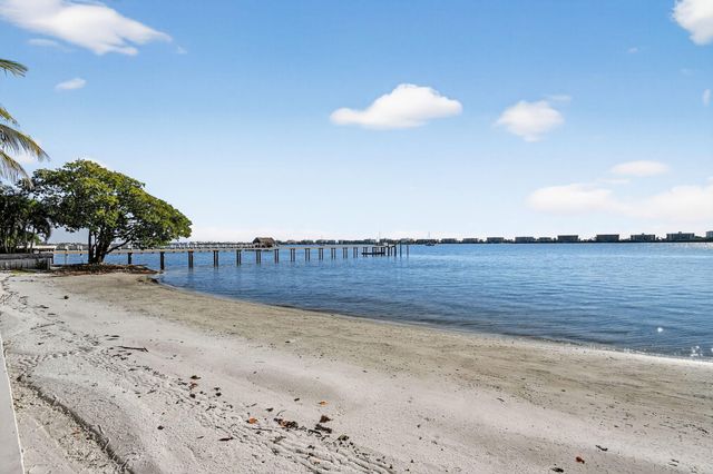 1432 S Lakeside Drive 4, Lake Worth Beach, FL 33460