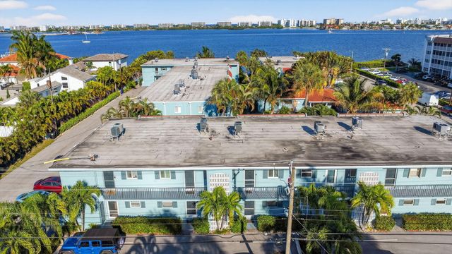 1432 S Lakeside Drive 4, Lake Worth Beach, FL 33460