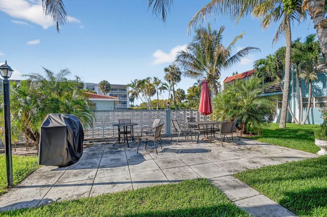 1432 S Lakeside Drive 4, Lake Worth Beach, FL 33460
