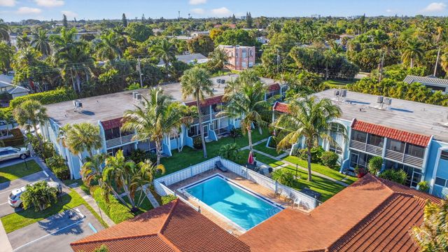 1432 S Lakeside Drive 4, Lake Worth Beach, FL 33460