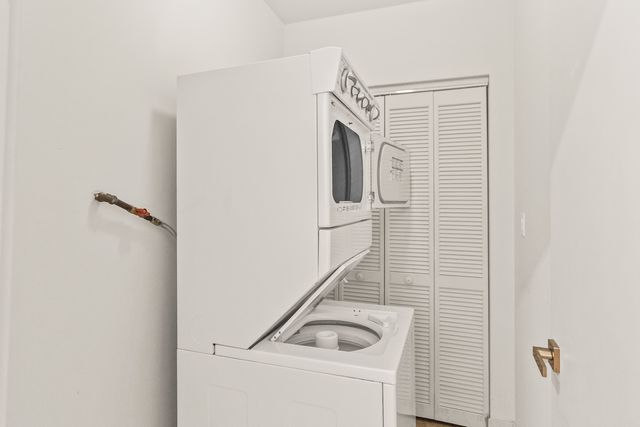 1755 N Damen Avenue 202, Chicago, IL 60647