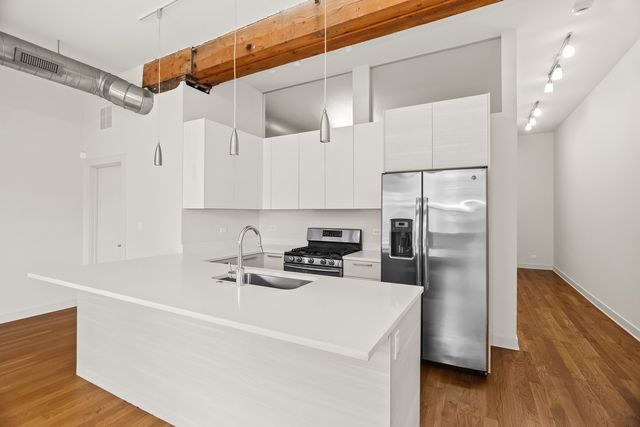 1755 N Damen Avenue 202, Chicago, IL 60647