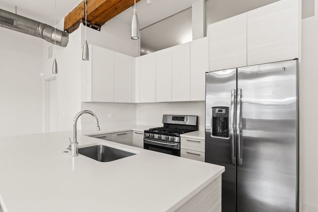 1755 N Damen Avenue 202, Chicago, IL 60647