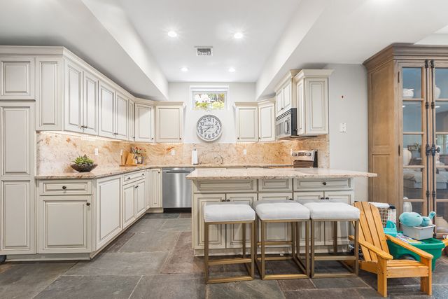 2959 Congress Street, Fairfield, CT 06824